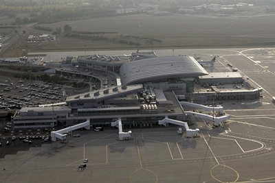 Az utasok szerint egyre jobb a budapesti repülőtér - Szabad Parkoló